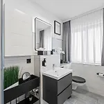 Namasté Homes - Mit Balkon - Garage Appartement *