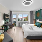 Namasté Homes - Mit Balkon - Garage Appartement
