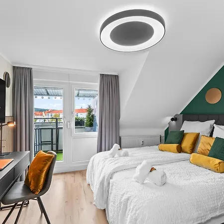 Namasté Homes - Mit Balkon - Garage Appartement *