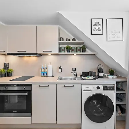 Namaste Homes - Mit Balkon - Garage Apartament *