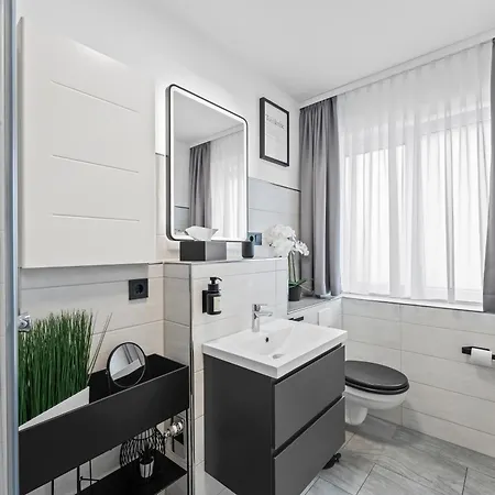 Namaste Homes - Mit Balkon - Garage Apartament *