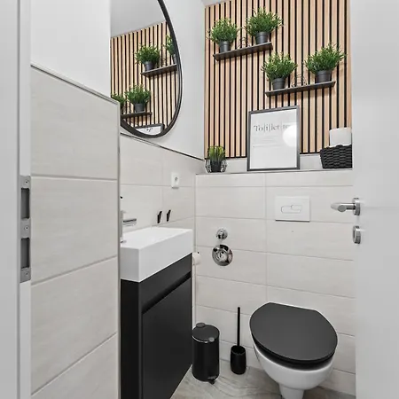 Namaste Homes - Mit Balkon - Garage Apartament *