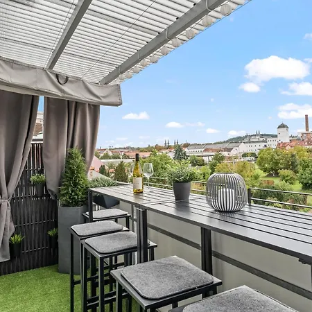Namaste Homes - Mit Balkon - Garage Apartament *