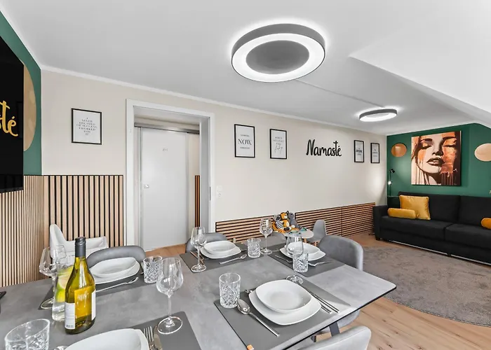 Namaste Homes - Mit Balkon - Garage Apartament *