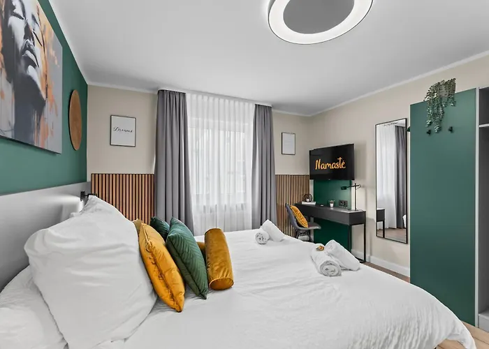 Namaste Homes - Mit Balkon - Garage Apartament *